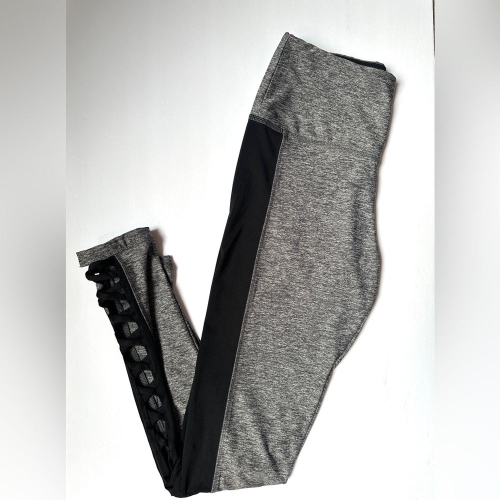 PINK Victoria’s Secret Gray and Black Leggings Women’s Sz Small with Side Detail